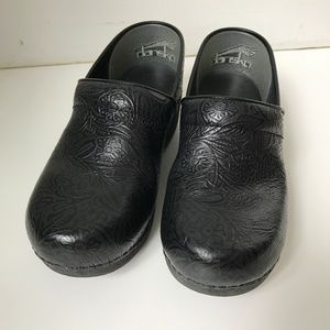 Dansko Embossed Leather Clogs Size 39/8.5